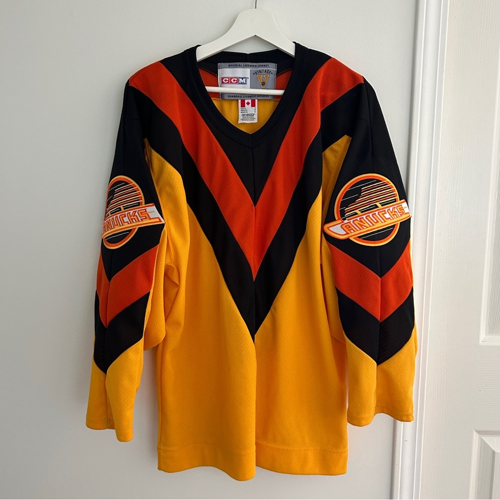 CCM Vintage Hockey Vancouver Canucks Jersey